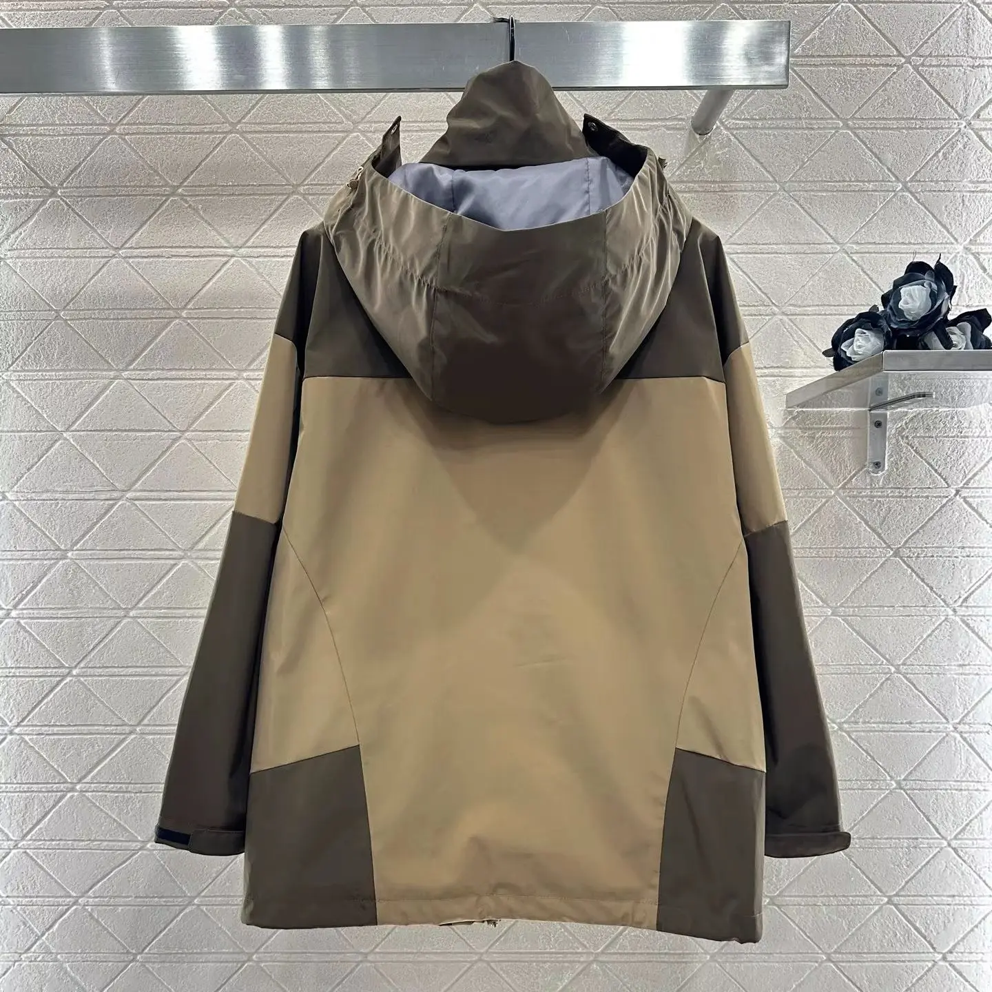 

Новинка 2025 года, штурмовая куртка с капюшоном, штурмовой нейлоновый материал, текстура, высококачественная чистая и стильная куртка на молнии с капюшоном