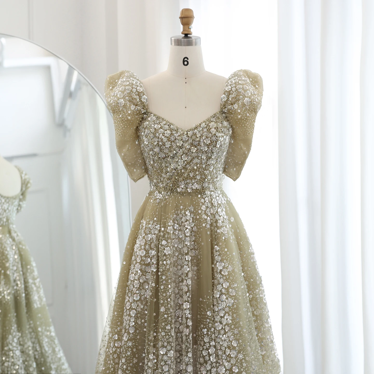 Sharon Said Glitzerndes Limonengrünes Luxus-Abendkleid aus Dubai für Arabische Hochzeiten, Verlobungen und Formelle Anlässe, Modell SS155, Maßanfertigung – Detail 15