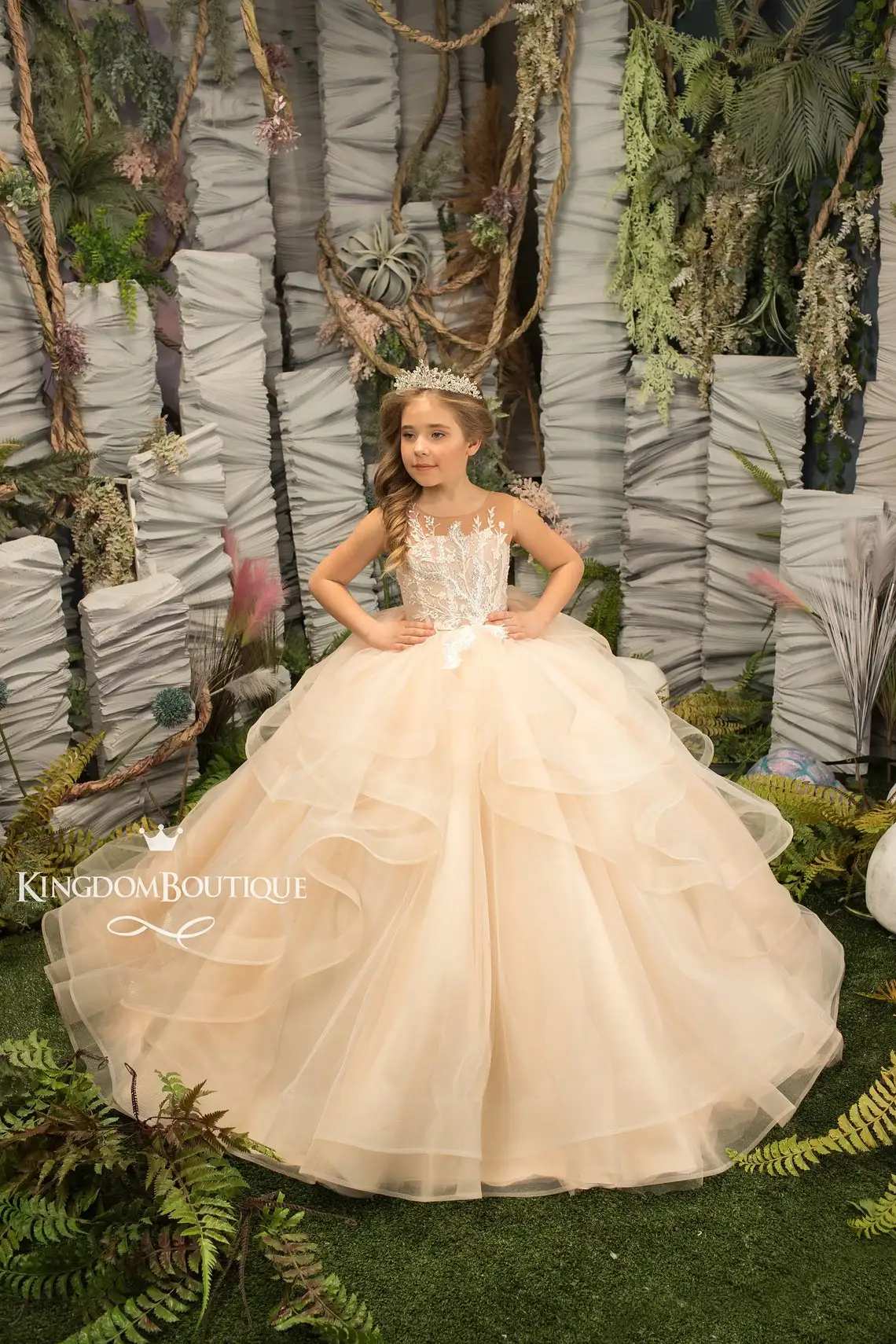 Vintage 2023 Flower Girl abiti per matrimoni pizzo Appliqued Ruffles senza maniche bambini abiti da comunione compleanno abiti da servizio fotografico