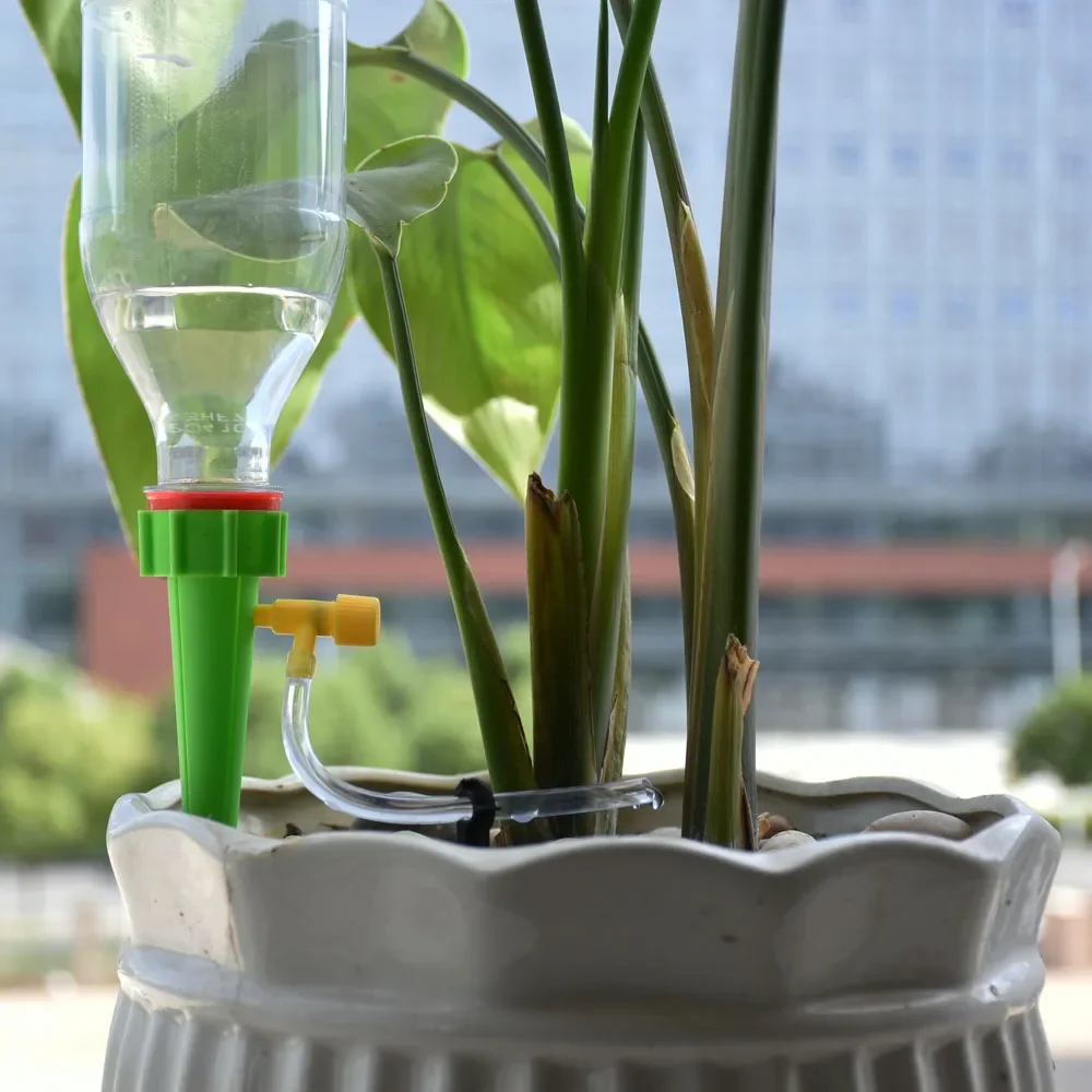 Nawadnianie kroplowe Automatyczny system nawadniania roślin doniczkowych Regulowane kolce kroplowe Stożkowe rośliny Podlewanie doniczek Butelki po koksie — zdjęcie 2