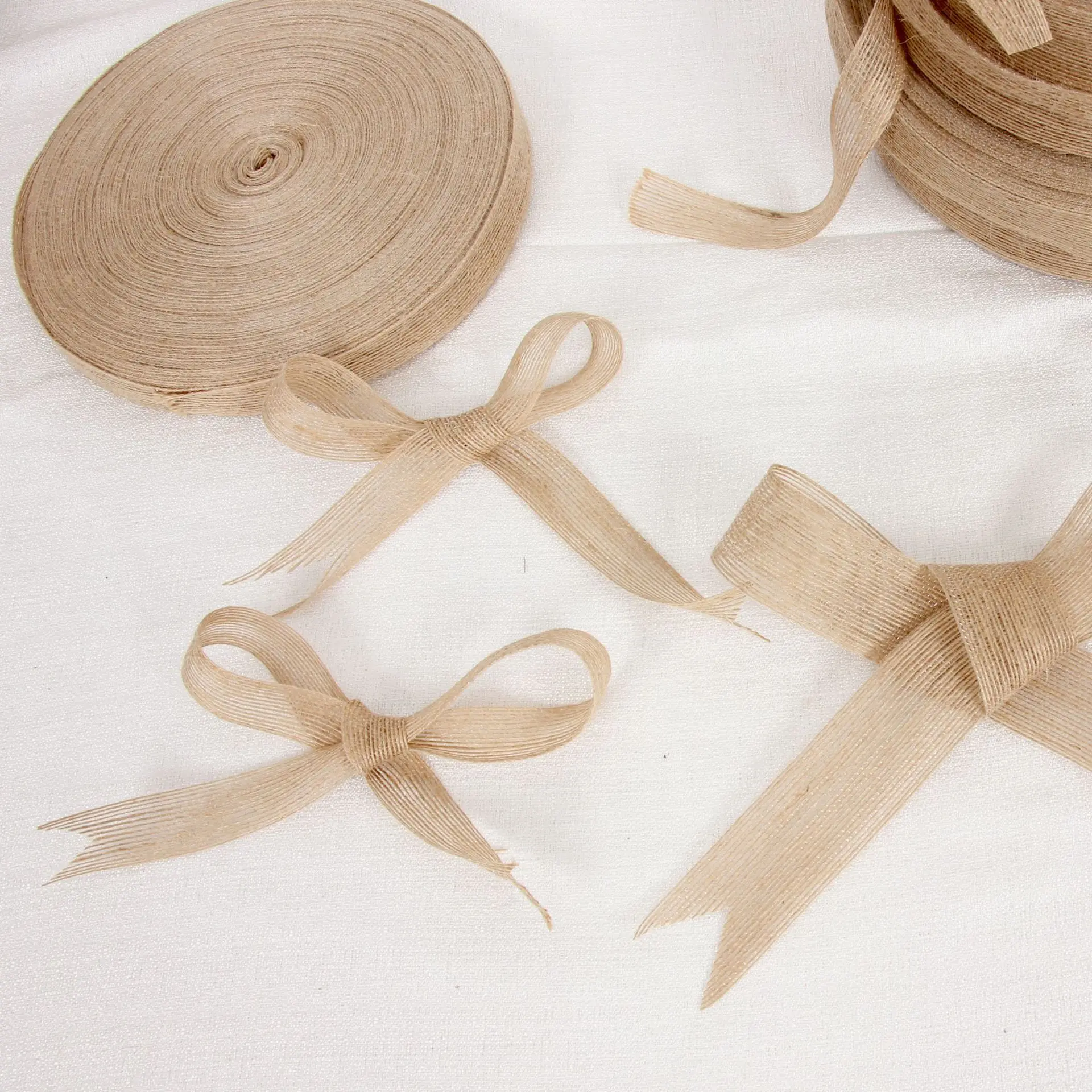 10M/Rolle 6mm-50mm Natürliches Jute-Band Vintage-Leinenband für DIY-Schleifen, Geschenkverpackungen, Hochzeits- und Weihnachtsdekoration – Detail 3