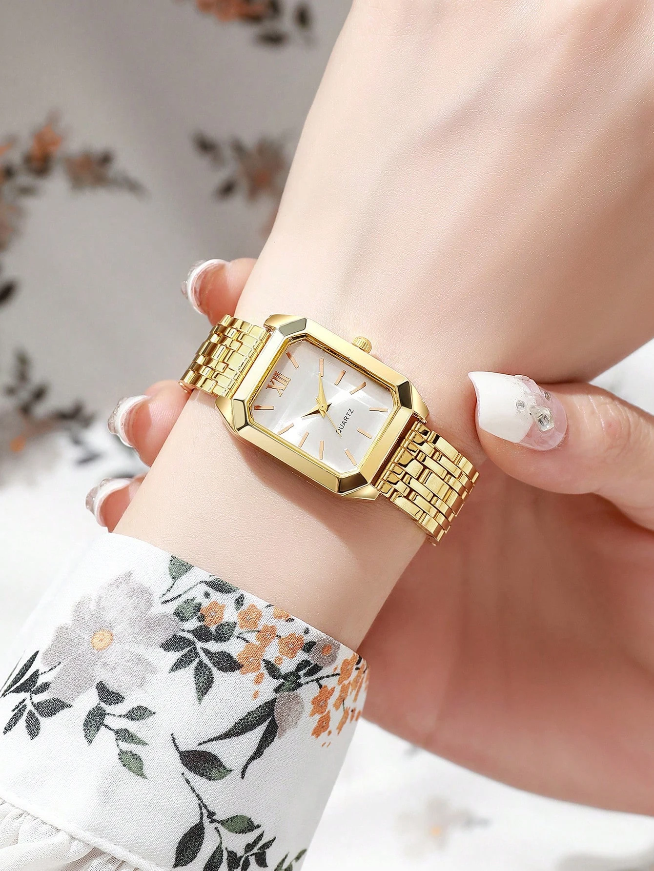 2-Piece Set, Elegant and Fashionable Women's Quartz Watch with a Heart-Shaped Set, Exquisite Accessories for Banquets and Parties, Suitable for Gift Giving.