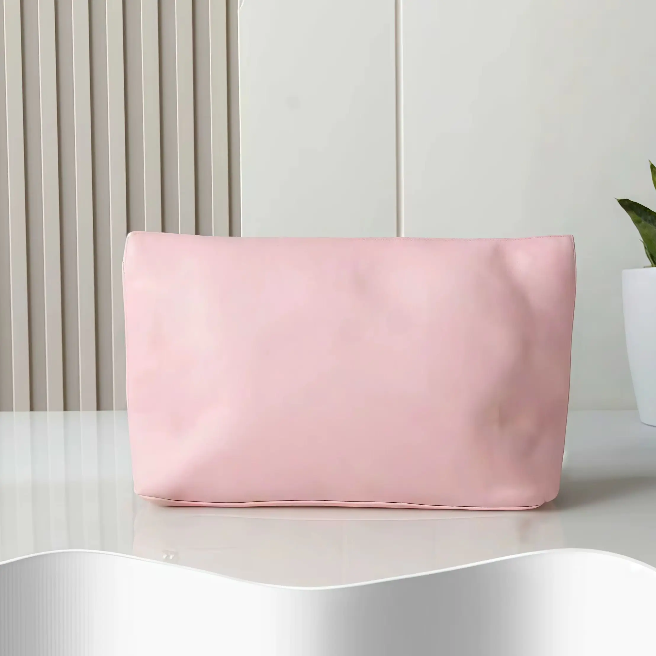 

2026 New Women's Clutch/Crossbody Bag with Metal Chain, Ten Colors Available, Retro Chic, Classic Pink, 30-20-10cm