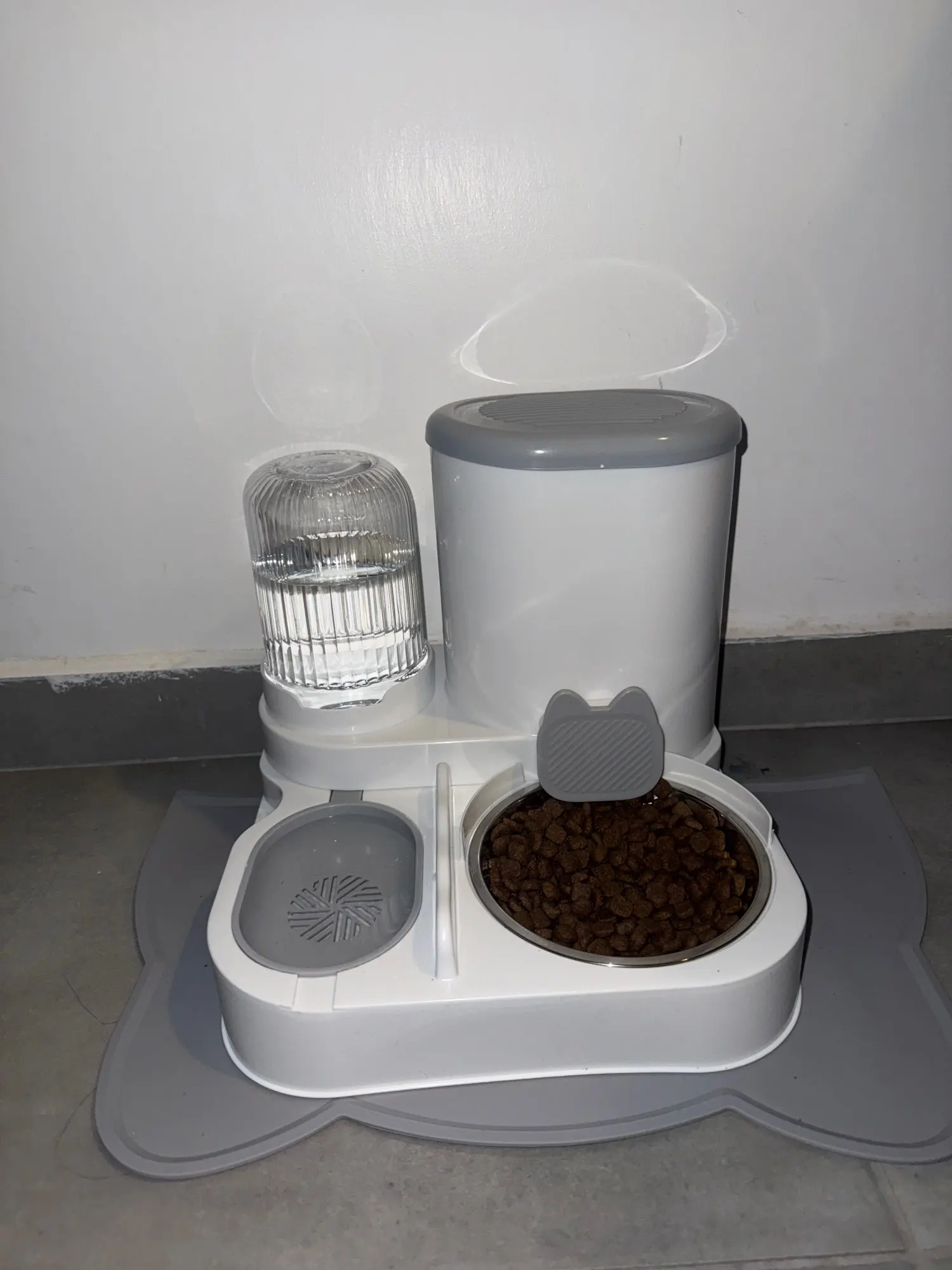 Customer review photo for Dual-Bowl Automatic Cat Feeder for Two Pets