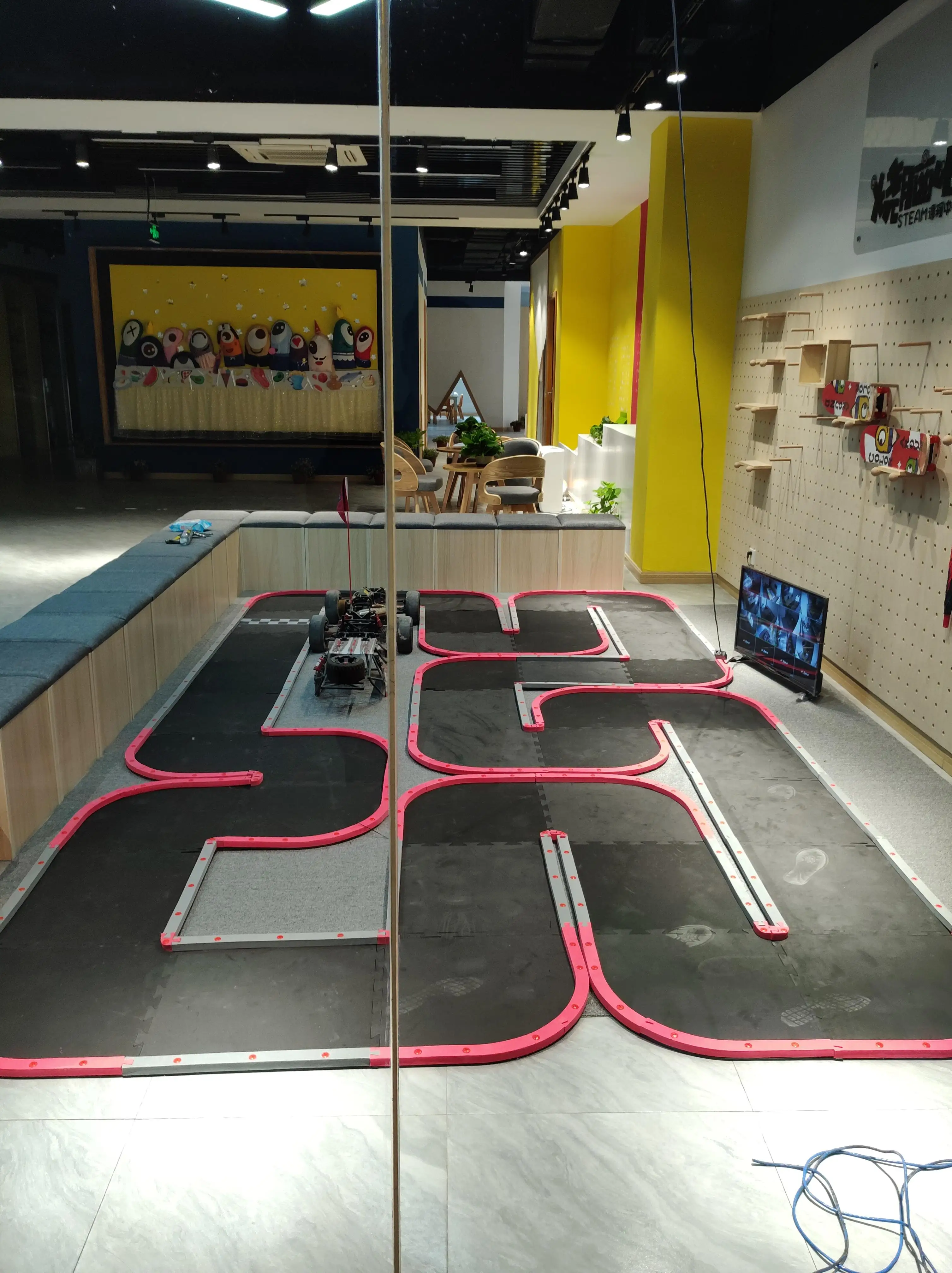 D1RC Micro RC Race Track, 4WD Remote Control Car Competition Racing Circuit Splicable Activity Racetrack Fits 1:28, 1:32, 1:76