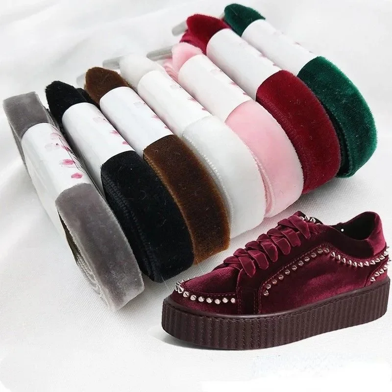 1 paire largeur 1 cm Surface en velours noir blanc lacets plats femmes hommes en cuir chaussures de ville lacets cordes en gros