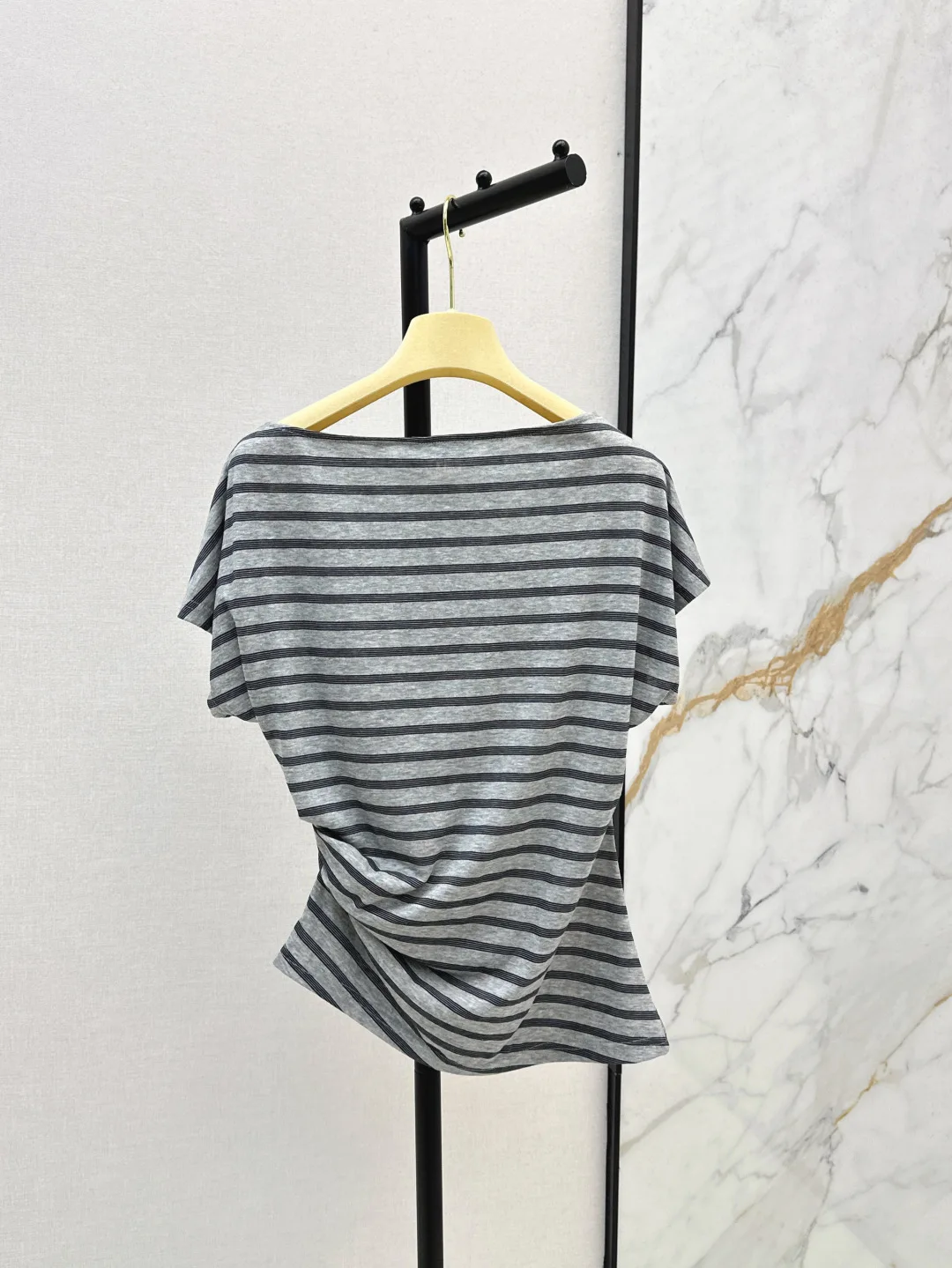 

2025 Spring and Summer Fashion New Women's Classic One-shoulder Striped T-shirt Short Sleeve Lightweight Breathable Comfortable