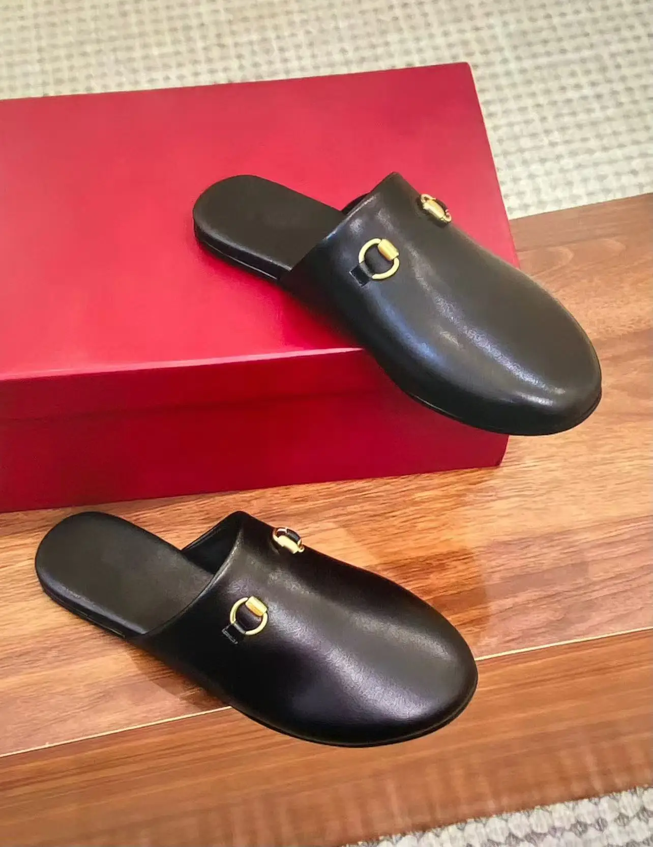 

Classic Black Women Genuine Leather Half Slippers Casual Closed Toe Sandals Outdoor Wear Flat Bottom Soft Leather Sole Mules Y13