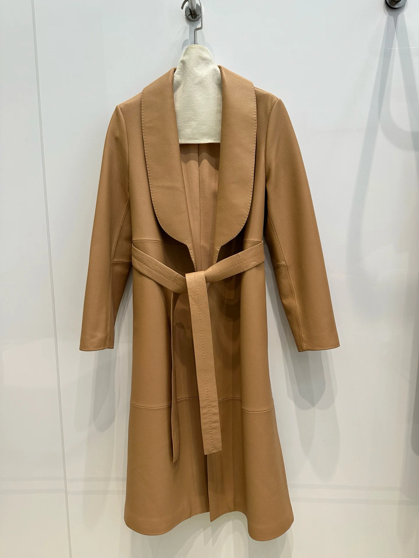 Eleganter Damenmantel aus echtem Leder für die Halbsaison