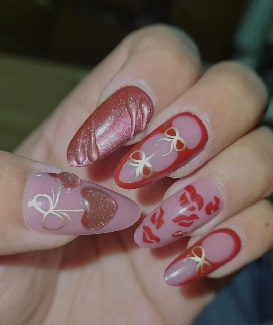 24pcs Wearable Press on Nails Strawberry Bow Design Nails Tips Red Short Almond Pearl Starlight Fake Nail Art Flower False Nails photo review