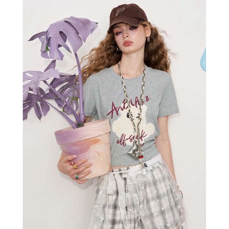 ELFSACK Casual Gray T-Shirt with Cute Bear and Letter Print, Sweet Graphic Short Sleeve Tee, Slim Top for Women's Summer Outfit