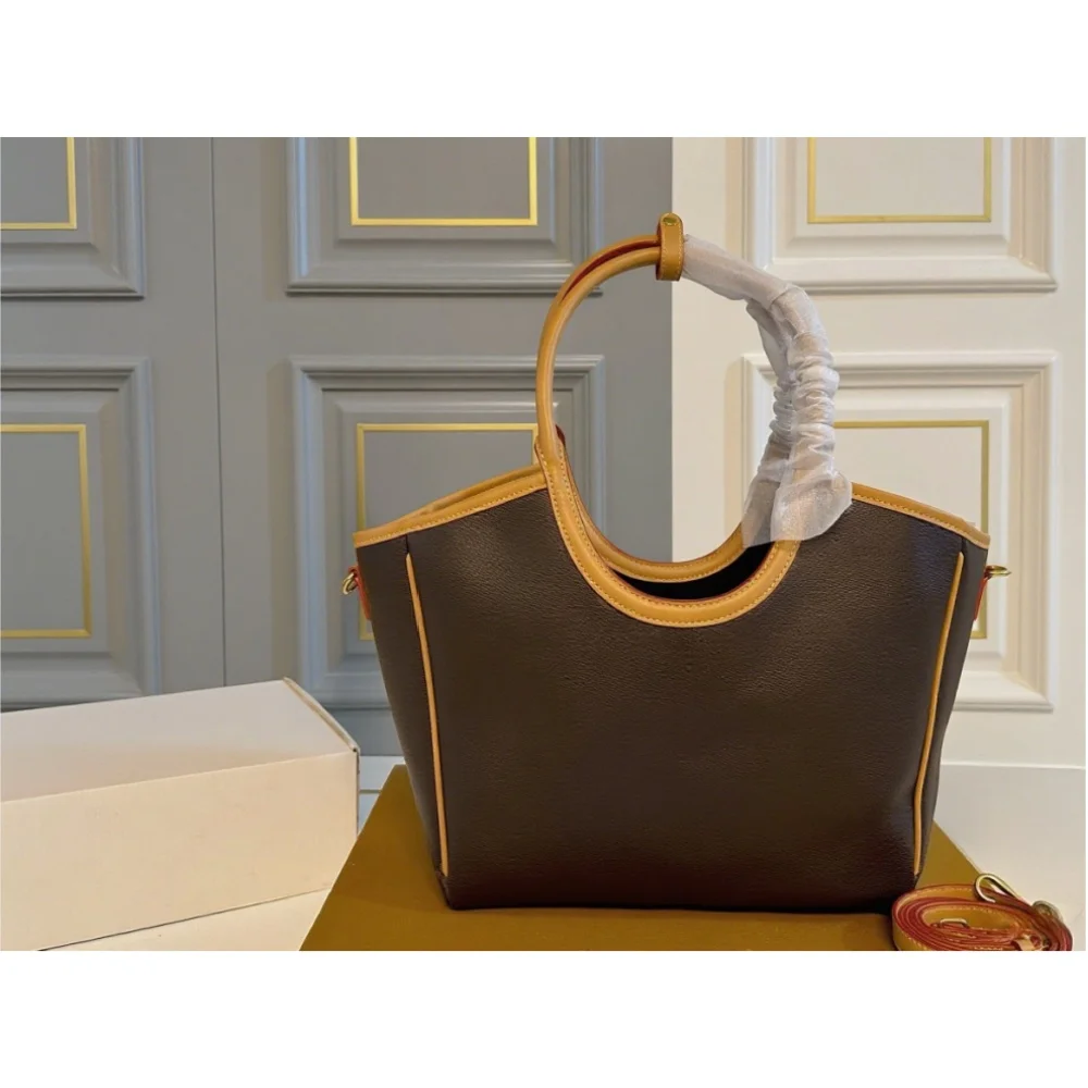 

2025 New size: 28x18 CM Fashionable Versatile bags leather cherry Portable can be carried on the shoulder no boxes