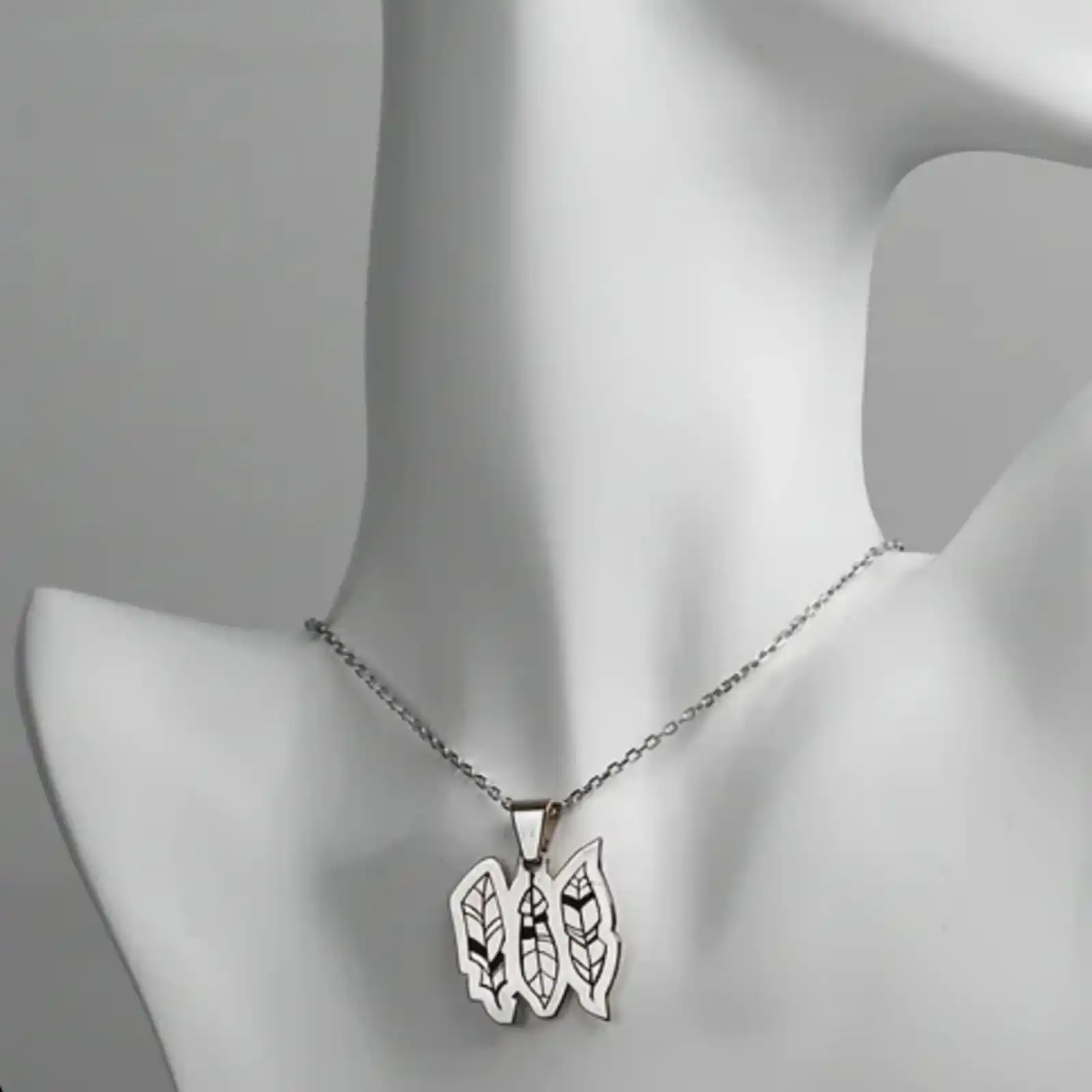 Autumn Breeze 925 Sterling Silver 3 Leaf Necklace - Elegant Leaf Motif