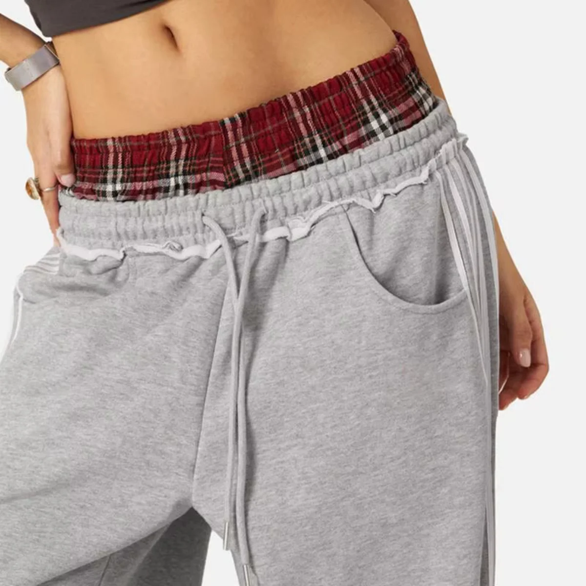 Retro Damenhose, locker geschnitten, im zweiteiligen Look, mit doppeltem Bund und Streifen, Frühjahr 2026, modische Freizeit- und Büro-Langhose – Detail 6