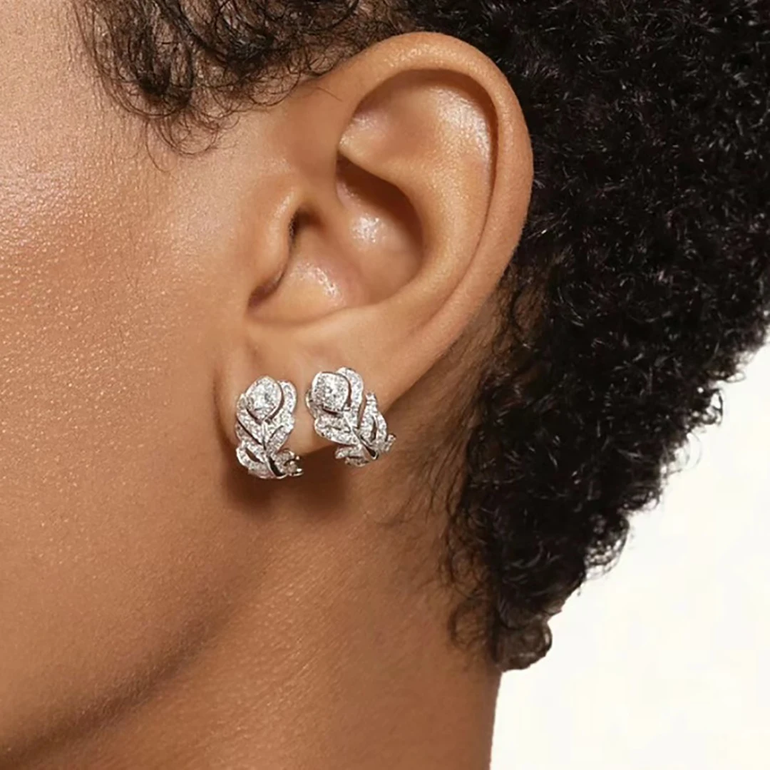 Fashion Classic Jewelry S 925 Sterling Silver High-end CZ Simulation Diamond Feather Model Irregular Women's Ear Patties
