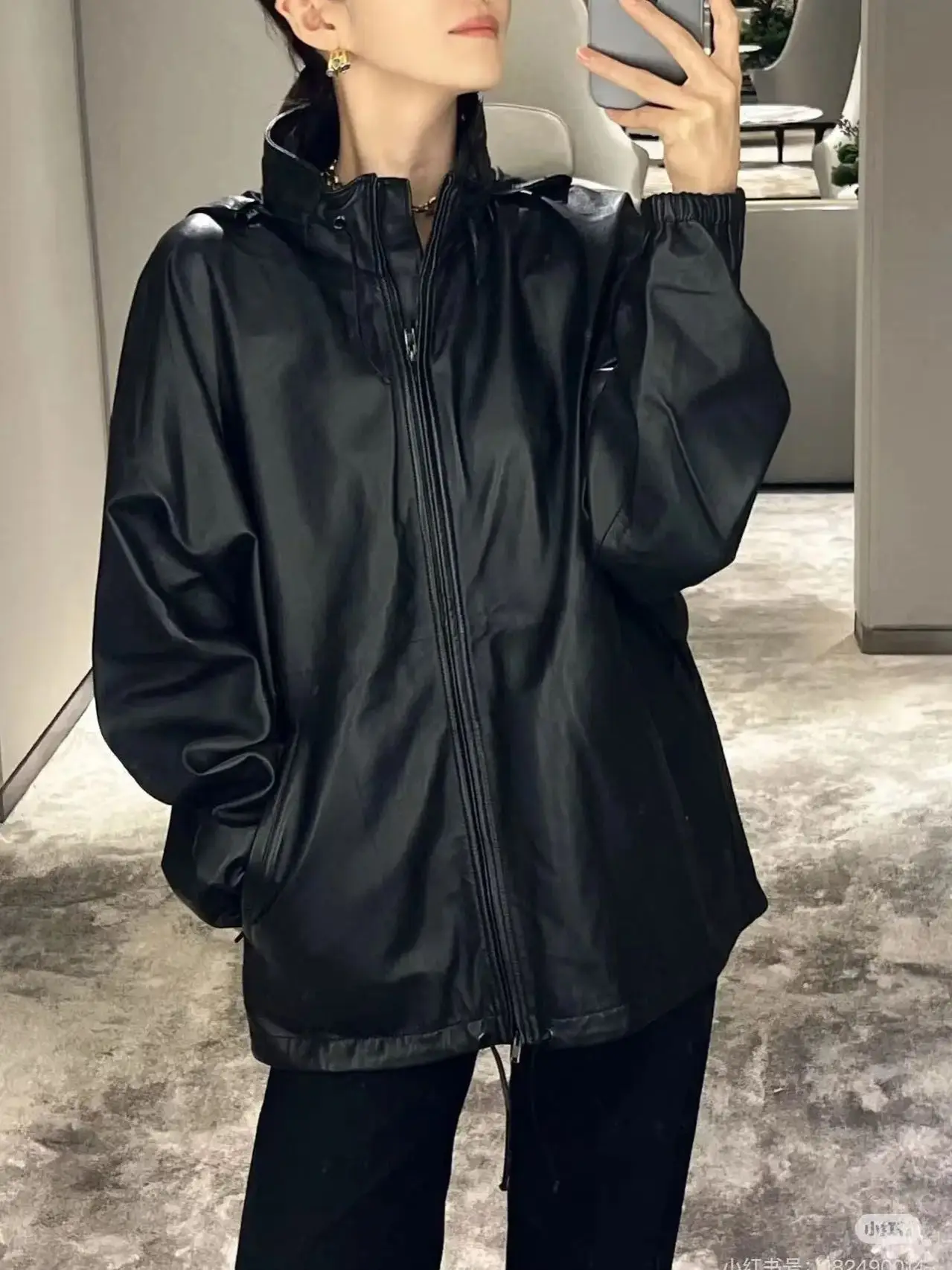 高品質の隠しフード付きエレガントなレザージャケット