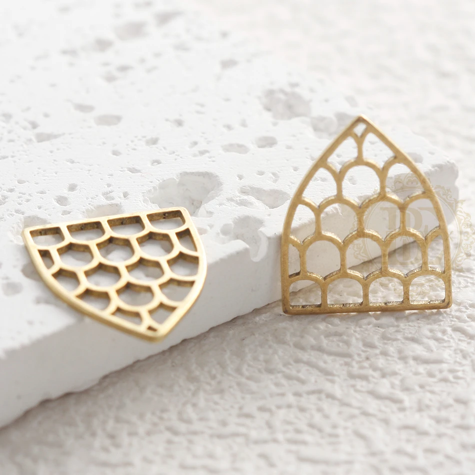 2 Pieces Laser Cut Solid Raw Brass Charm - Window 19.8x15.3mm (4902C-5)