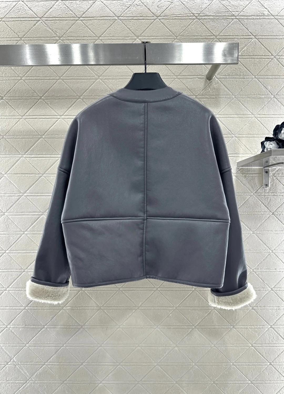 

25 Autumn/Winter New Product High Quality Women's Fashionable V-neck Button Texture Literary Thickened Plush Coat