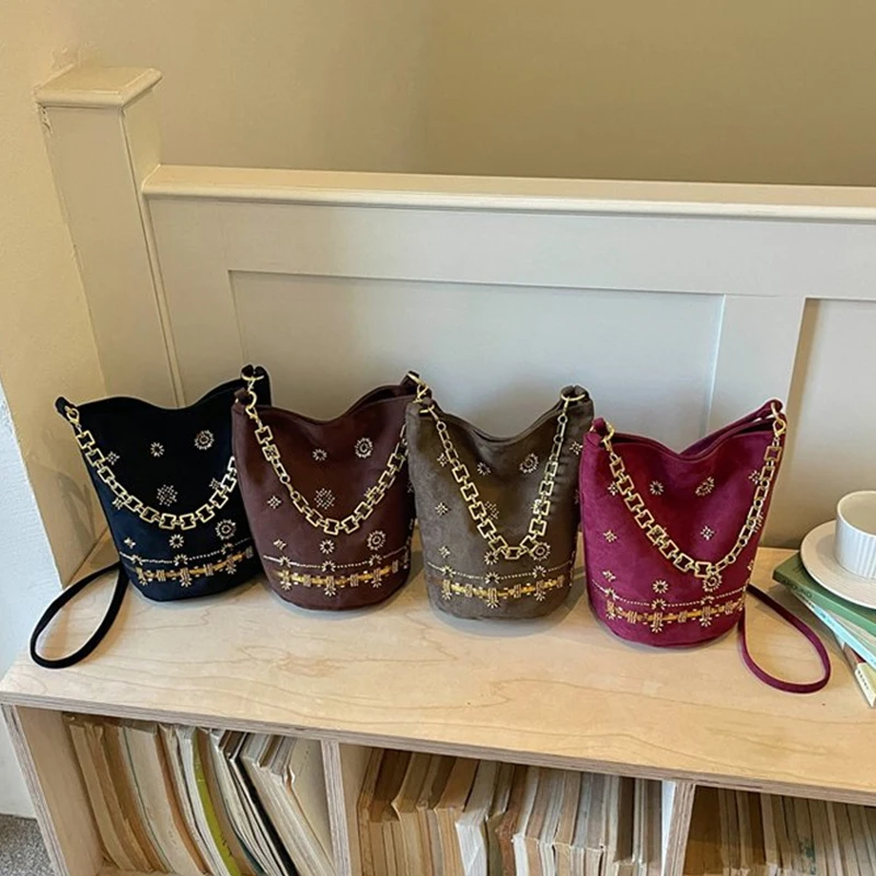Women's Retro Rivet Velvet Shoulder Bag 2026 New Underarm Bucket Tote with Magnetic Buckle Soft Polyester Lining for Commuting