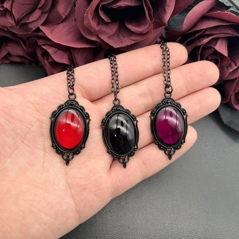 Collier gothique à breloques en relief de Vampire pour hommes et femmes, cristal maléfique, bijoux de sorcière, cadeau mystère, pendentif ras du cou, 2023
