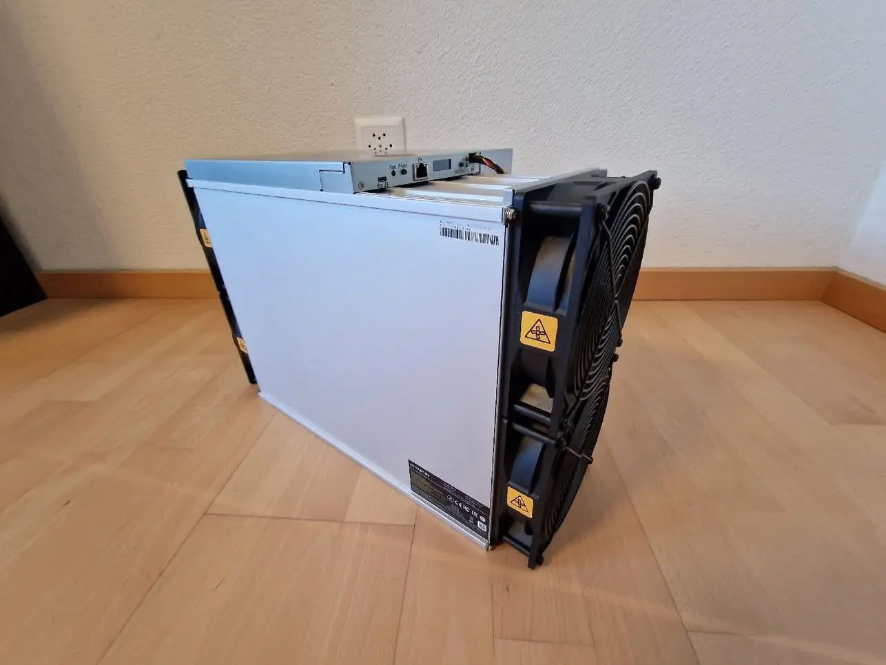 

Купи 3, получи 2 бесплатно: Bitmain Antminer Miner Z15 Pro 860kSol 2780W Bitcoin Miner с воздушным охлаждением, машина для криптовалютного майнинга Asic Z15 Miner Machine Min