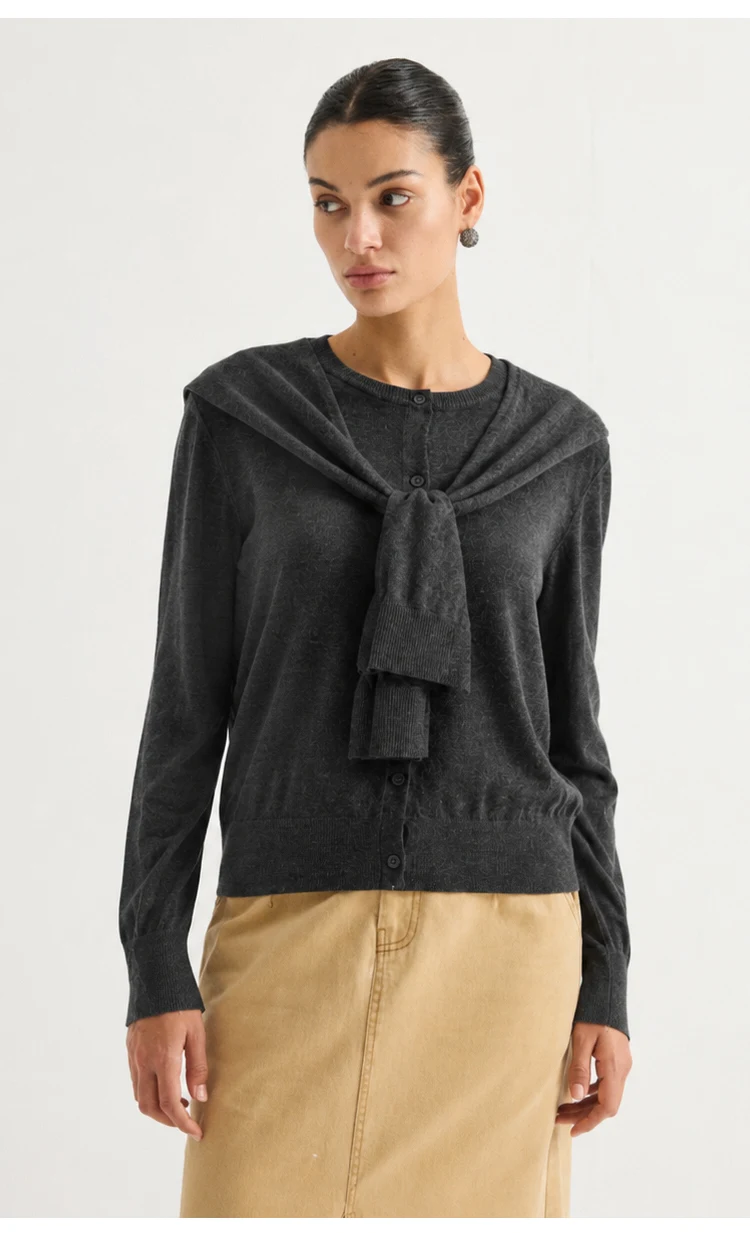 MZ62030 Damen-Strickjacke aus Kaschmir-Modal-Mischung, Langarm, Rundhalsausschnitt, Knopfverschluss, mit abnehmbarem, drapiertem Schultertuch – Detail 8