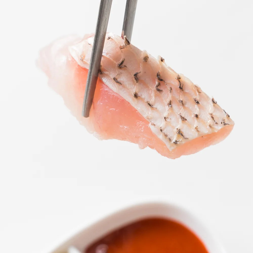 كيفية طبخ شرائح مطاطية من شرائح المطاط الحمراء المحلية التي يتم التقاطها البرية باستخدام طريقة ماتسوكاوا؟