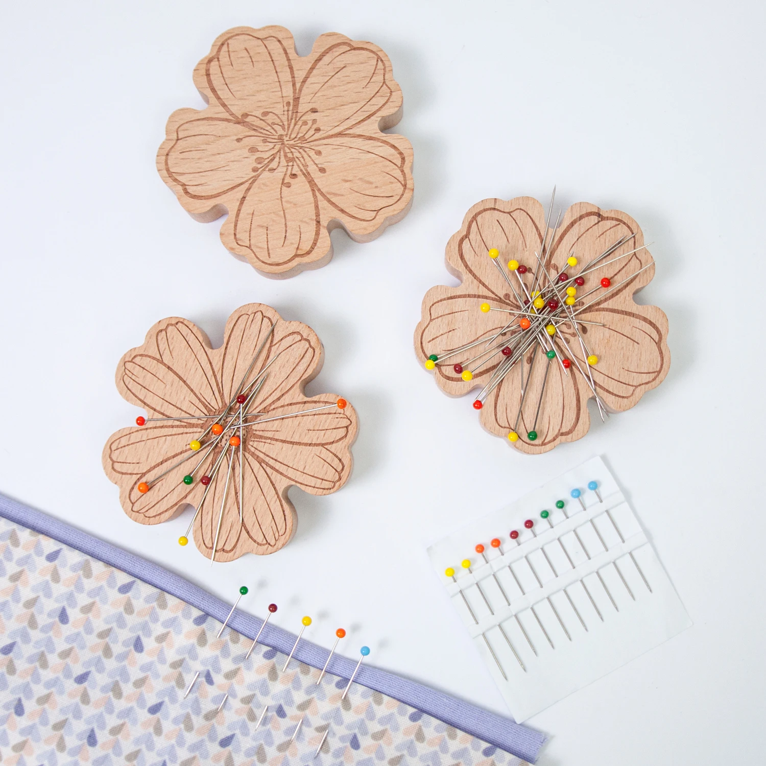 

10 pieces/set: Beech Wood Magnetic Needle Holder (7.5cm) + Diamond Positioning Pearl Pins (5.5cm)