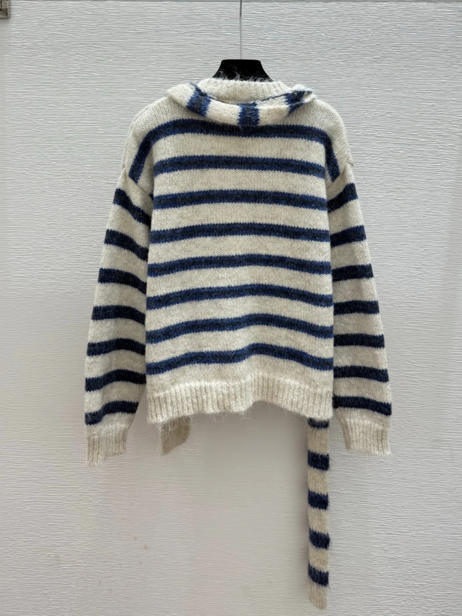 

Autumn/Winter 2025 Fashion Women's Sweater Contrast Stripe Wool Knit Loose Elegant Small Scarf Cardigan Sweater