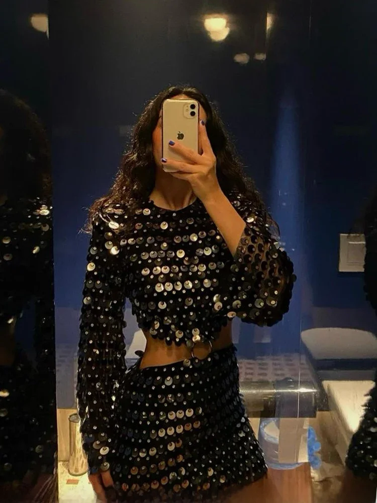Cekiny Wydrążona Mini Sukienka Kobieta Moda Długi Rozkloszowany Rękaw Slim Glitter Sukienki High Street Wieczór Party Club Mini Vestido — zdjęcie 2