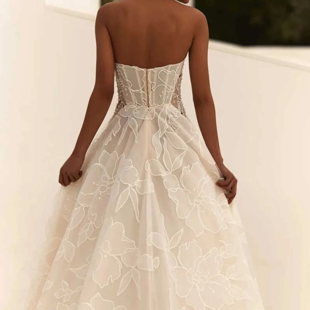 High Quality Flowers A-line Lace Wedding Dresses V Neck Sleeveless Applique Open Back Bridal Gown Dresses For Bride Customized