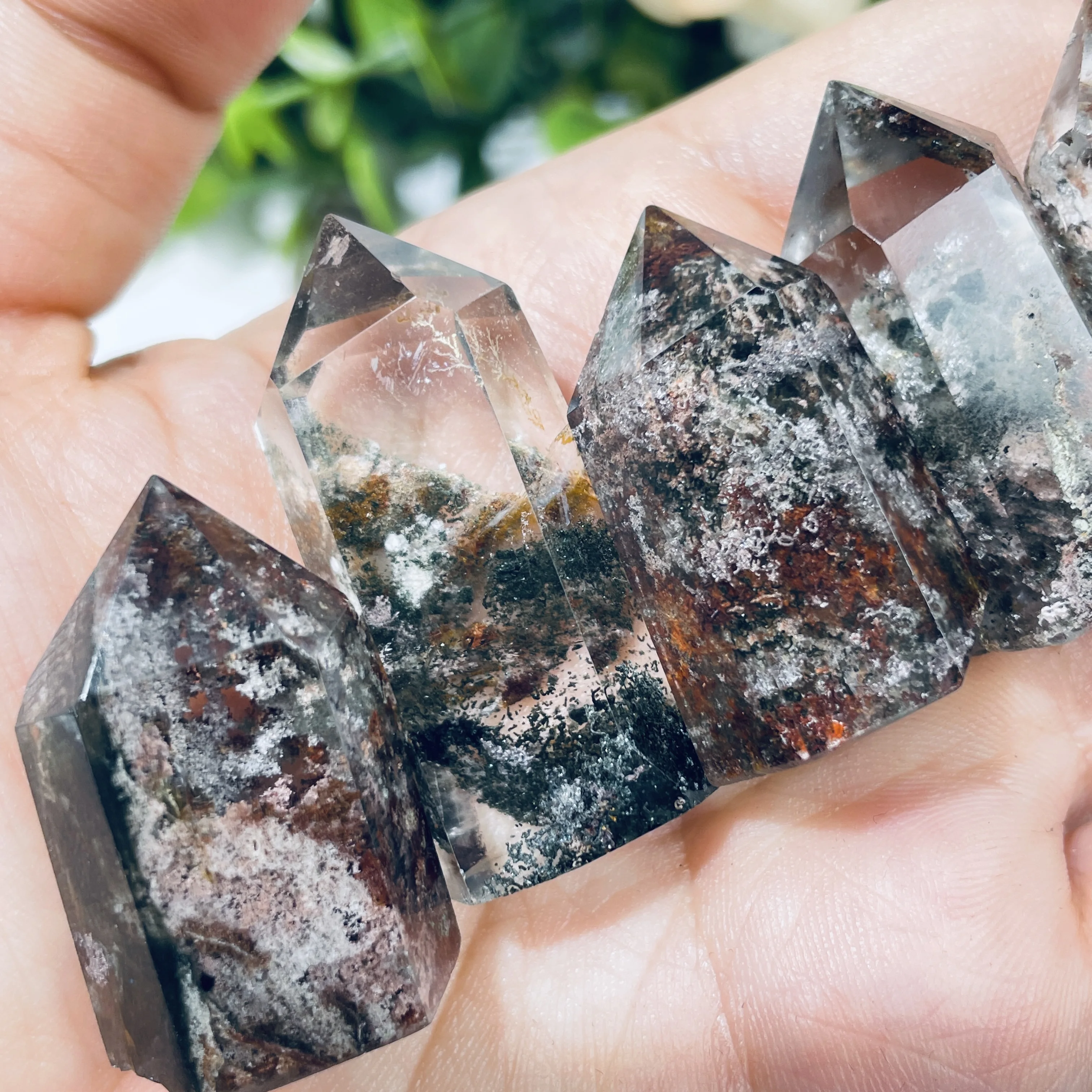 

Маленькая садовая кварцевая башня класса AAAA, кристальная точка естественной красоты рейки, подходит для фотографий