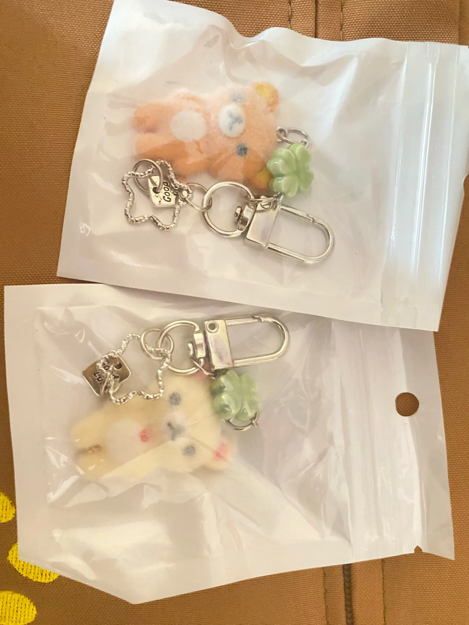 Rilakkuma Cute Flocking Little Bear Keychain Cartoon Resin Animals Charms Girl Keyring Carbag Purse Phones Key Ring Gift photo review