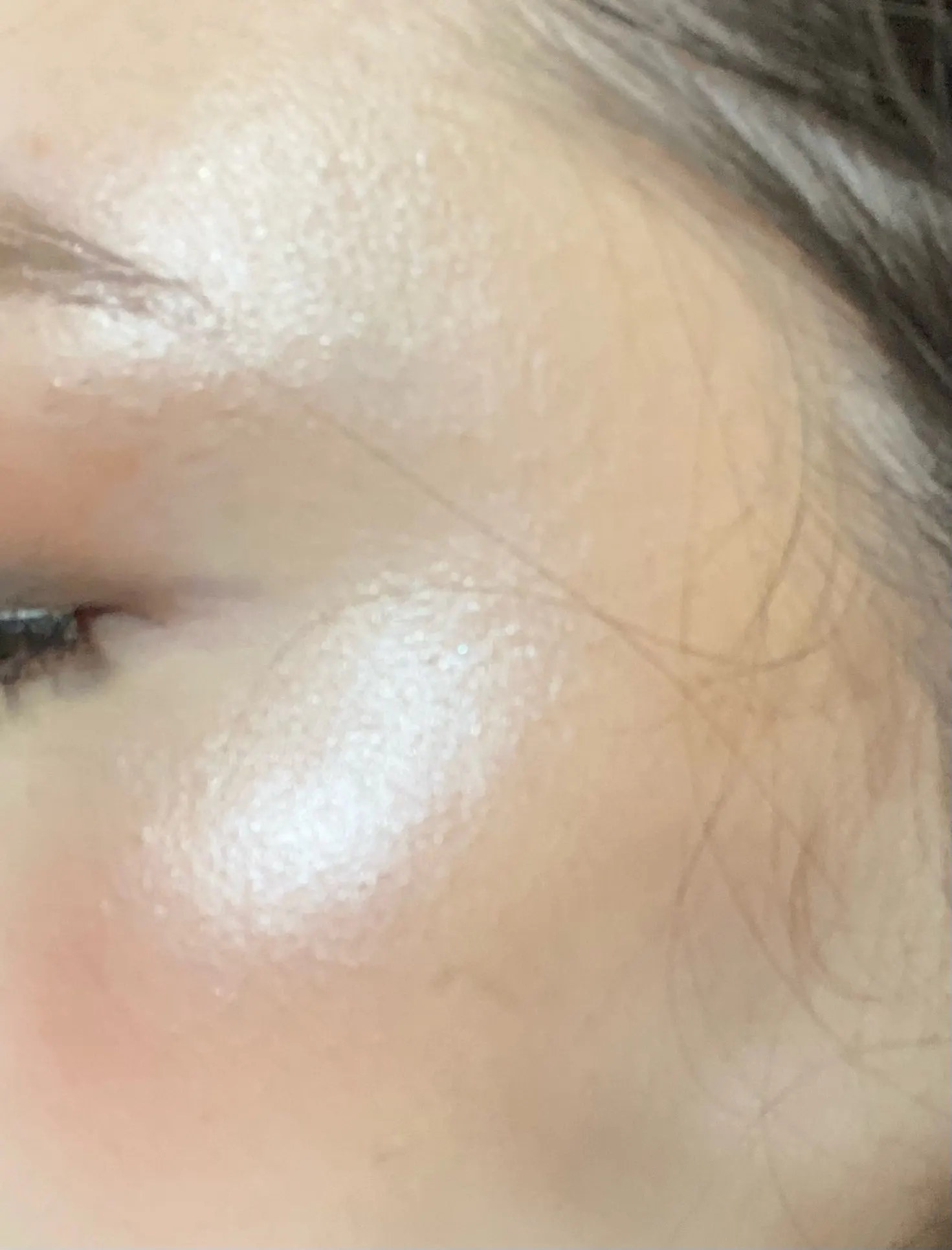 Long-lasting Waterproof Fine Shimmer Highlighter, Natural Glossy Effect, Brighten the Contour and Modify the Face photo review