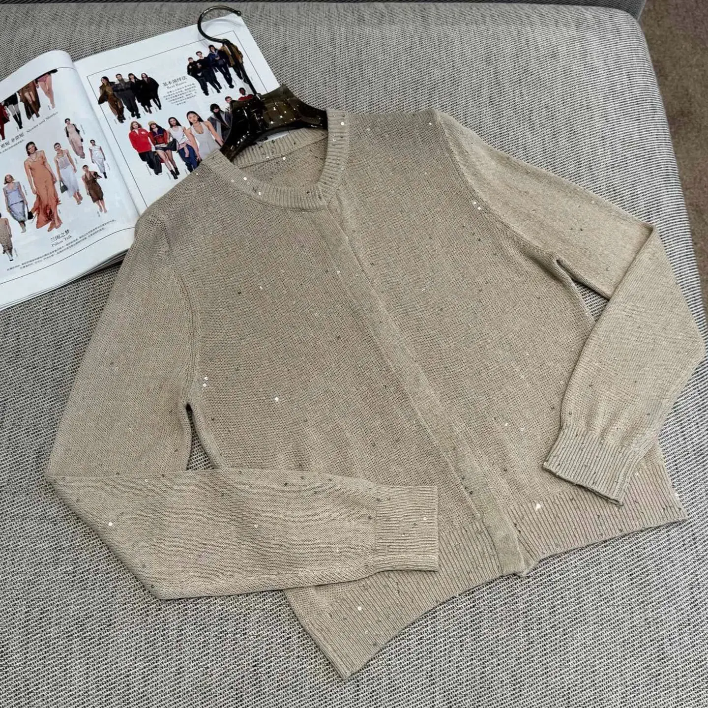 เสื้อคาร์ดิแกนถักผ้าลินินแขนยาวคอกลมสีทึบของผู้หญิง