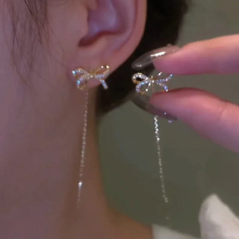 Koreański trend musujące cyrkonie Bowknot długie kolczyki z frędzlami dla kobiet elegancki kryształowy kwiat motyl wiszący kolczyk biżuteria — zdjęcie 2