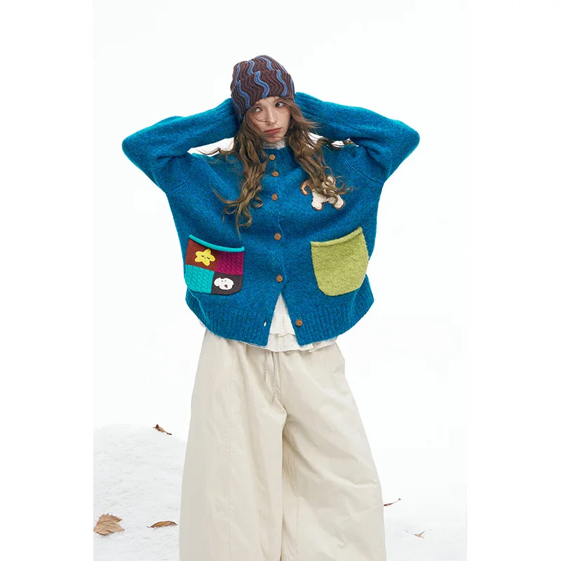 ELFSACK 2025 الشتاء الوافدين الجدد Y2K Preppy عادية بلون جيب الكلب الجرافيك الجولة الرقبة زر واحد سترة للنساء