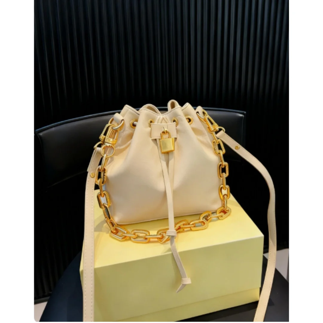 

2025 Winter New Style Fashion-able Multi-Purpose Letter-Printed Drawstring Bucket Bag For Ladies