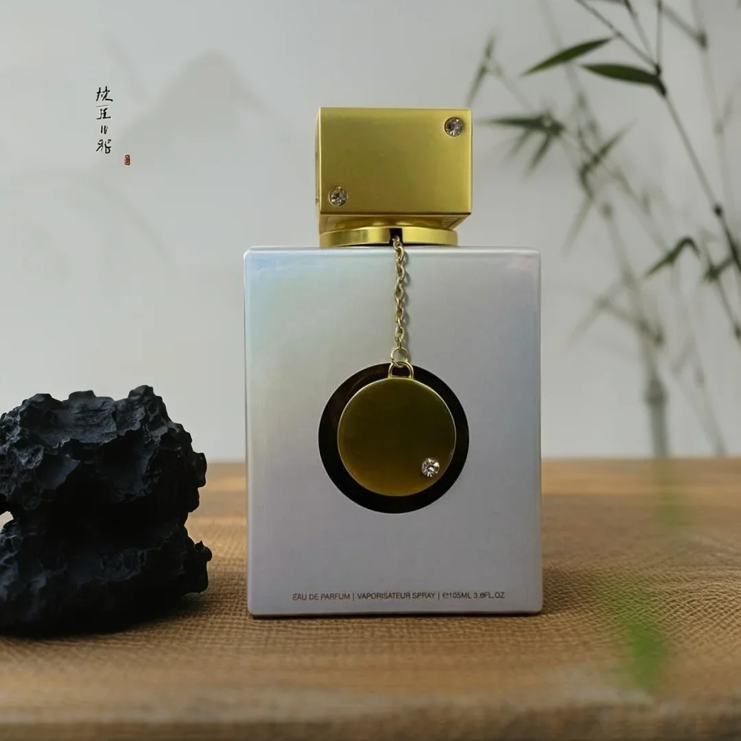 Club de Nuit White Imperiale Armaf para Mujeres 105ml/3.6oz مع رائحة البرغموت والمسك طويلة الأمد، إنها هدية مثالية