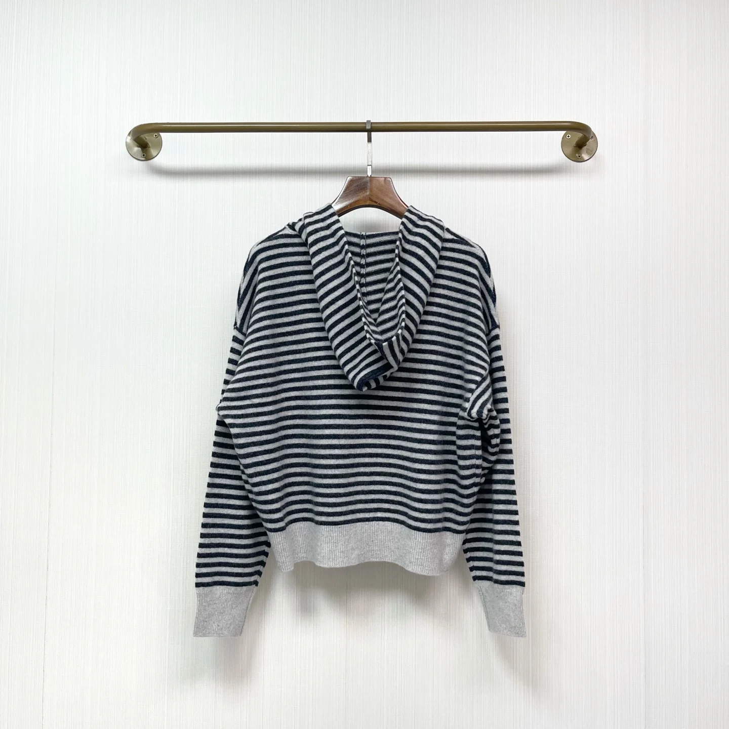 

2025 Autumn and Winter New Women's Fashion Striped Contrast Color Zipper Cardigan Hooded Wool Cashmere Sweater Jacket