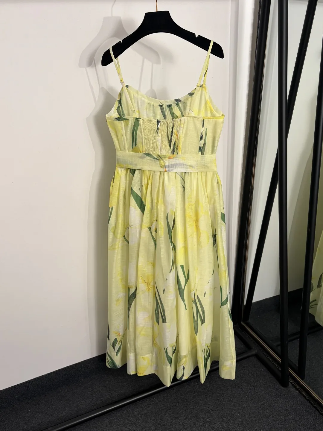 

2026 Women's Summer New Spaghetti Strap Midi Dress Fresh Waist-Cinching A-Line Dress ZX173