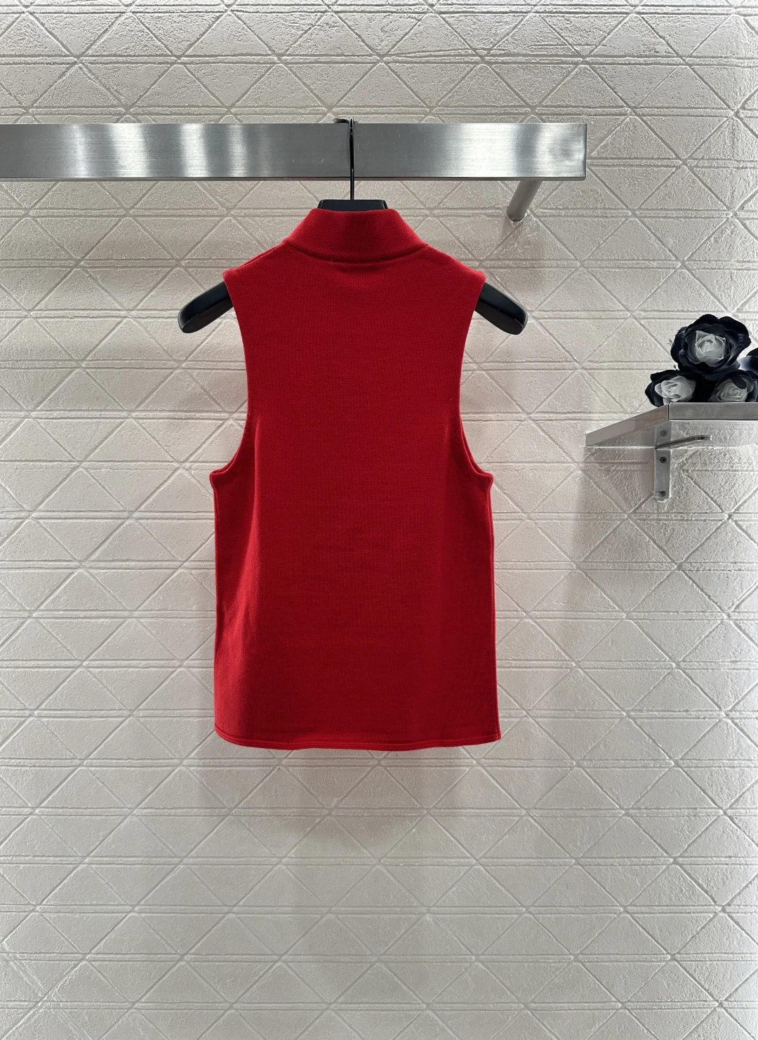 

2025 All- season and American Style Screw and Half Zipper Knitted Vest with Small Stand-up Collar