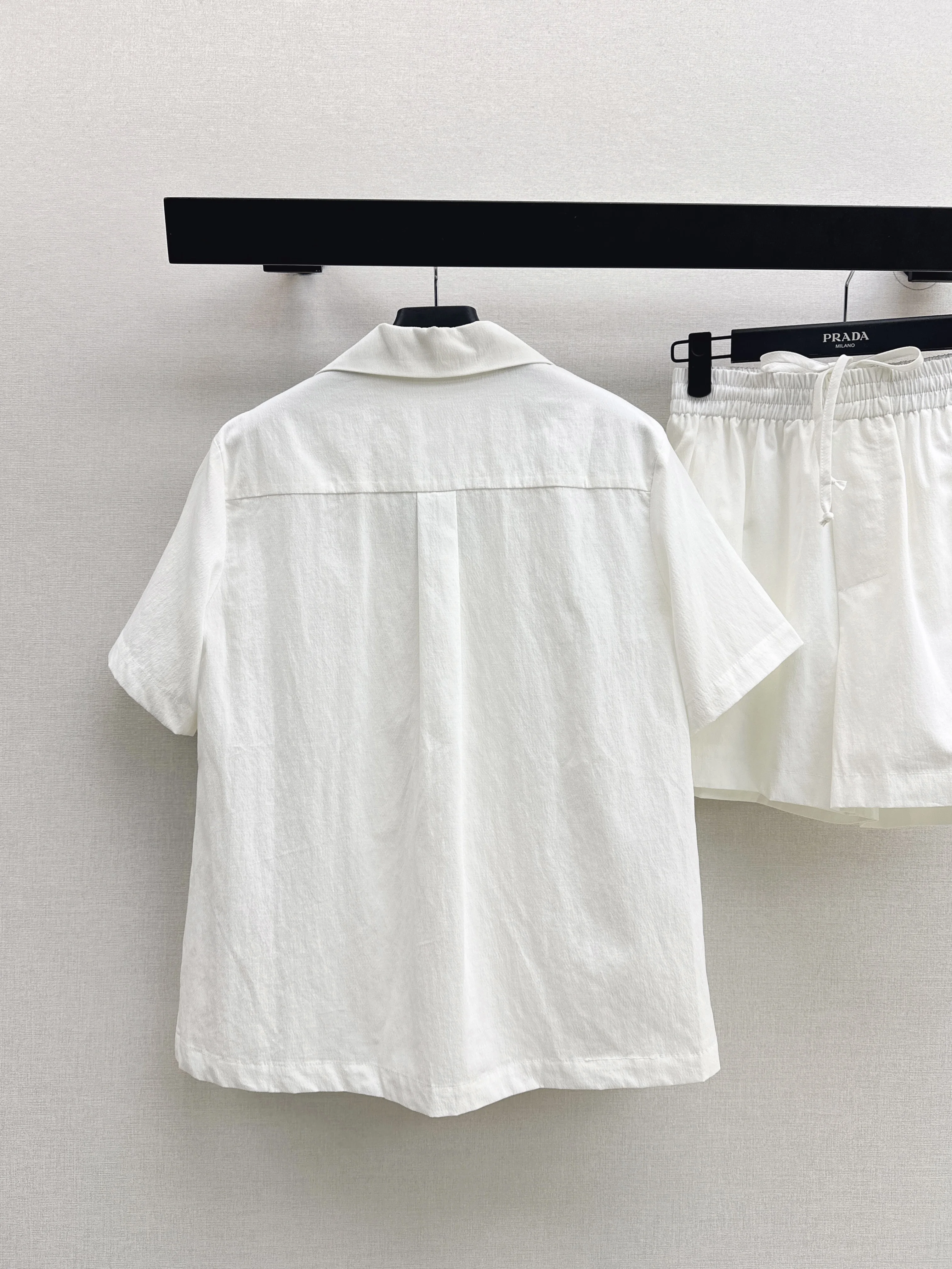 

2026 Newest Early Spring Style Youthful Knitted Outwear Set Short Slimming T-Shirt + Versatile Skirt