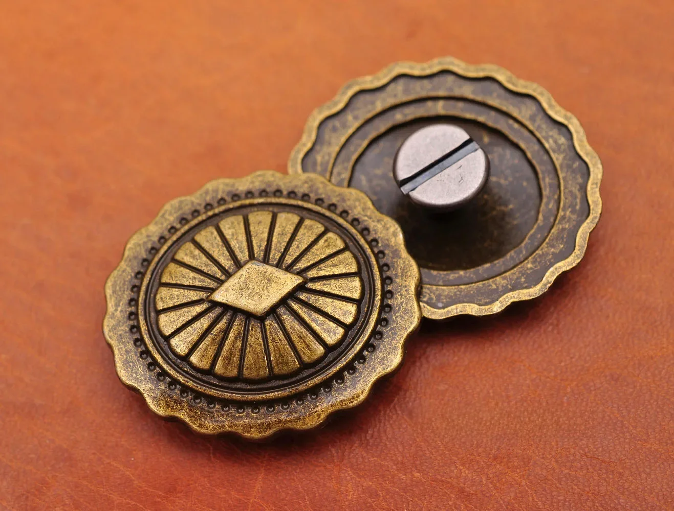 10X30*27 MM Antiqe mosiądz Tribal uroda diament kwiat galanterii skórzanej pas skórzany przypadku projektu CONCHOS śruba — zdjęcie 2