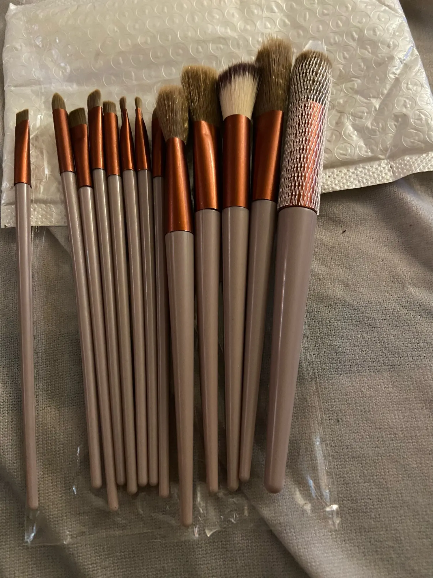 13 PCS Makeup Brushes Set Eye Shadow Foundation Women Cosmetic Brush Eyeshadow Blush Beauty Soft Make Up Tools Bag photo review