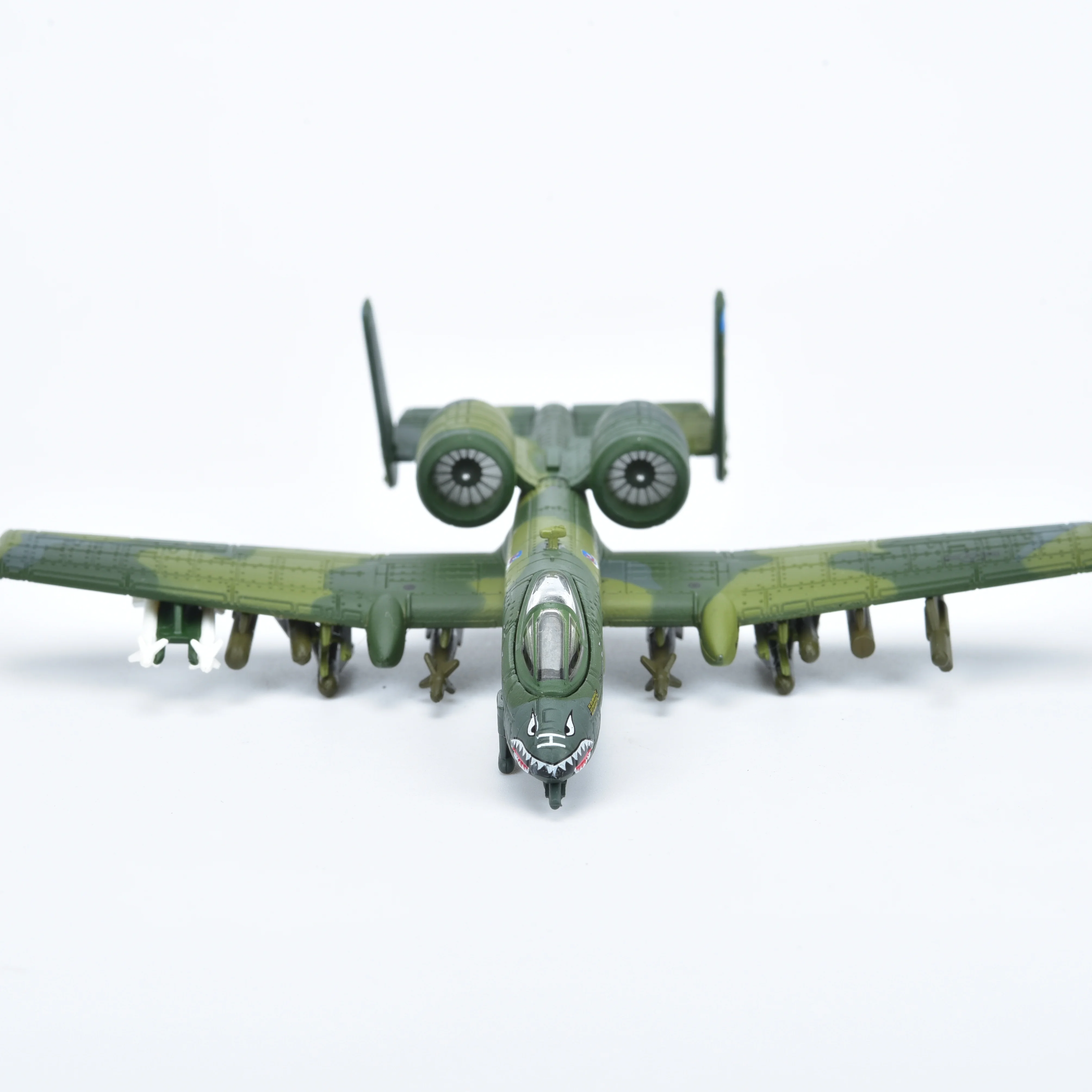 A-10 Thunderbolt II 1/144 Scale Metal Model Airplane (Including Base) Scale Model Home Decoration Color Box Creative Gift
