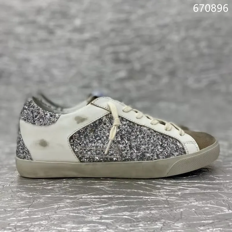 حذاء كلاسيكي ذهبي للرجال والنساء ، حذاء بتصميم جلد حقيقي ، مصمم فهد فضي لامع ، جديد