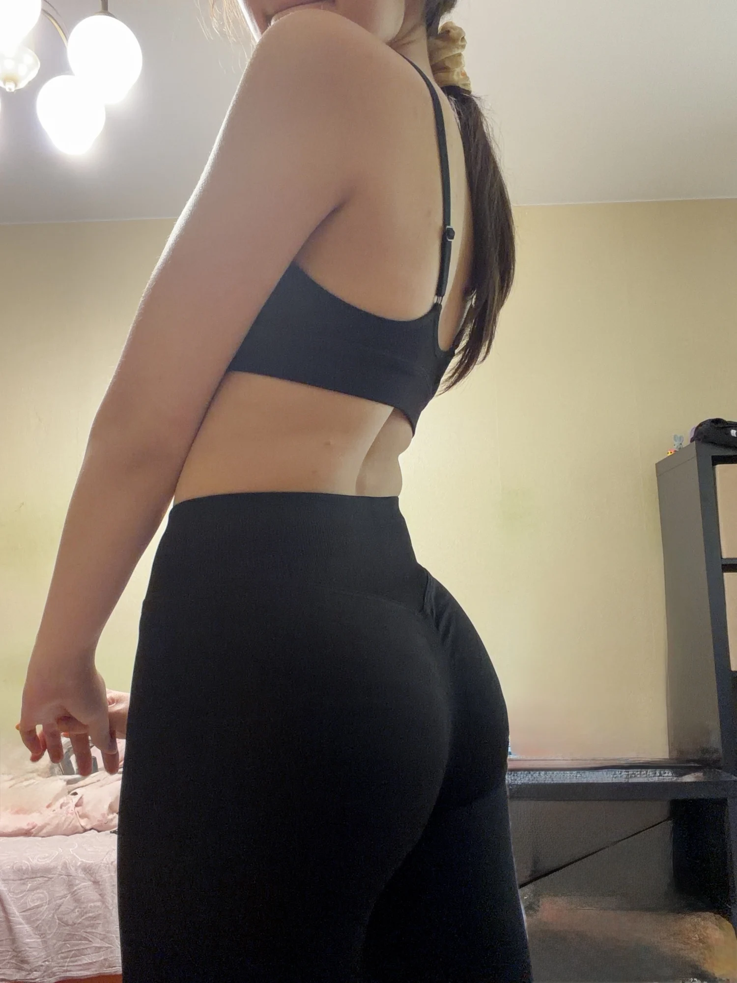 Foto de una compradora con Mallas Sculpt – Efecto Push-Up