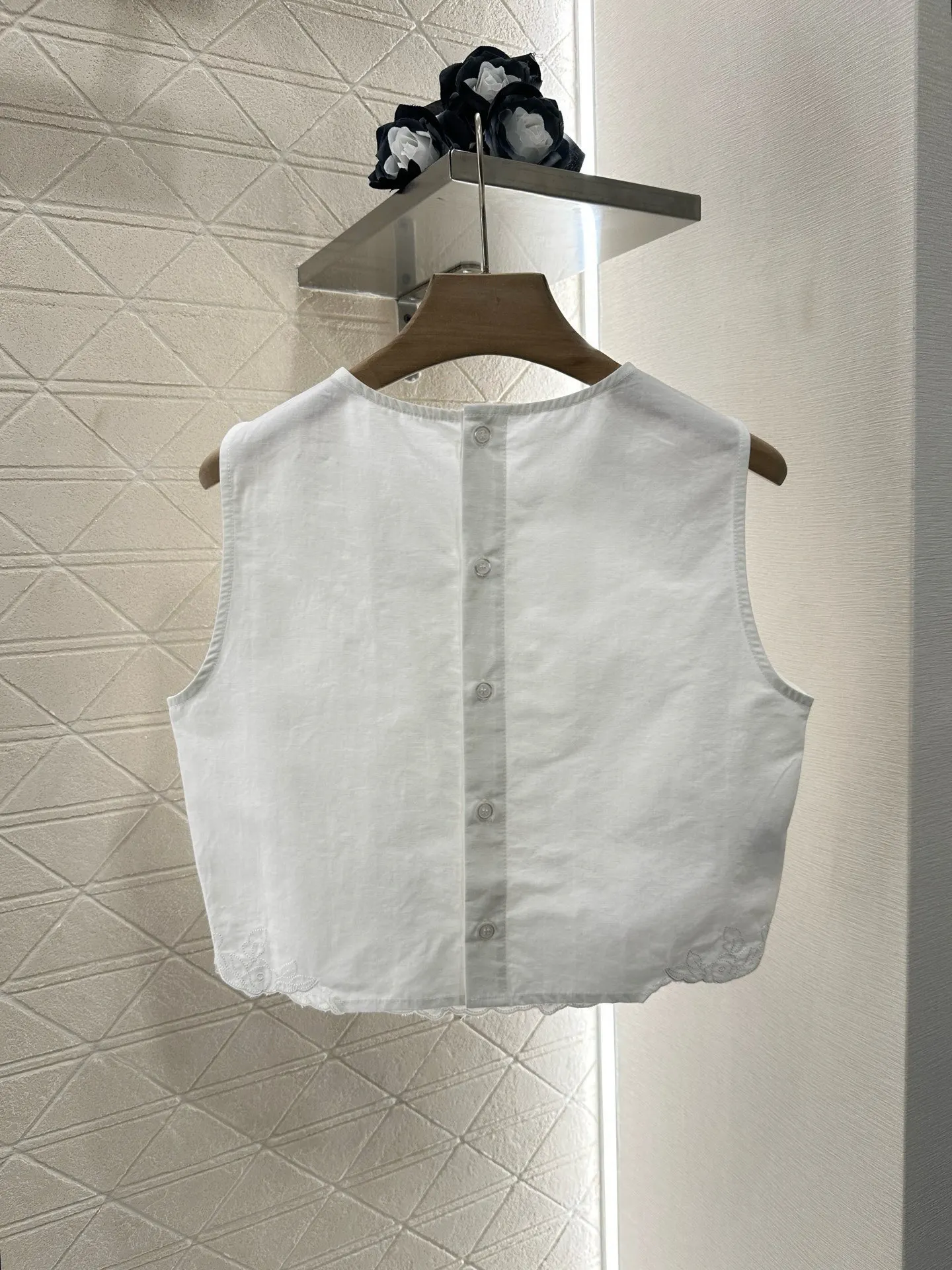 

Soft Skin-friendly Embroidered Lace Vest and Skirt