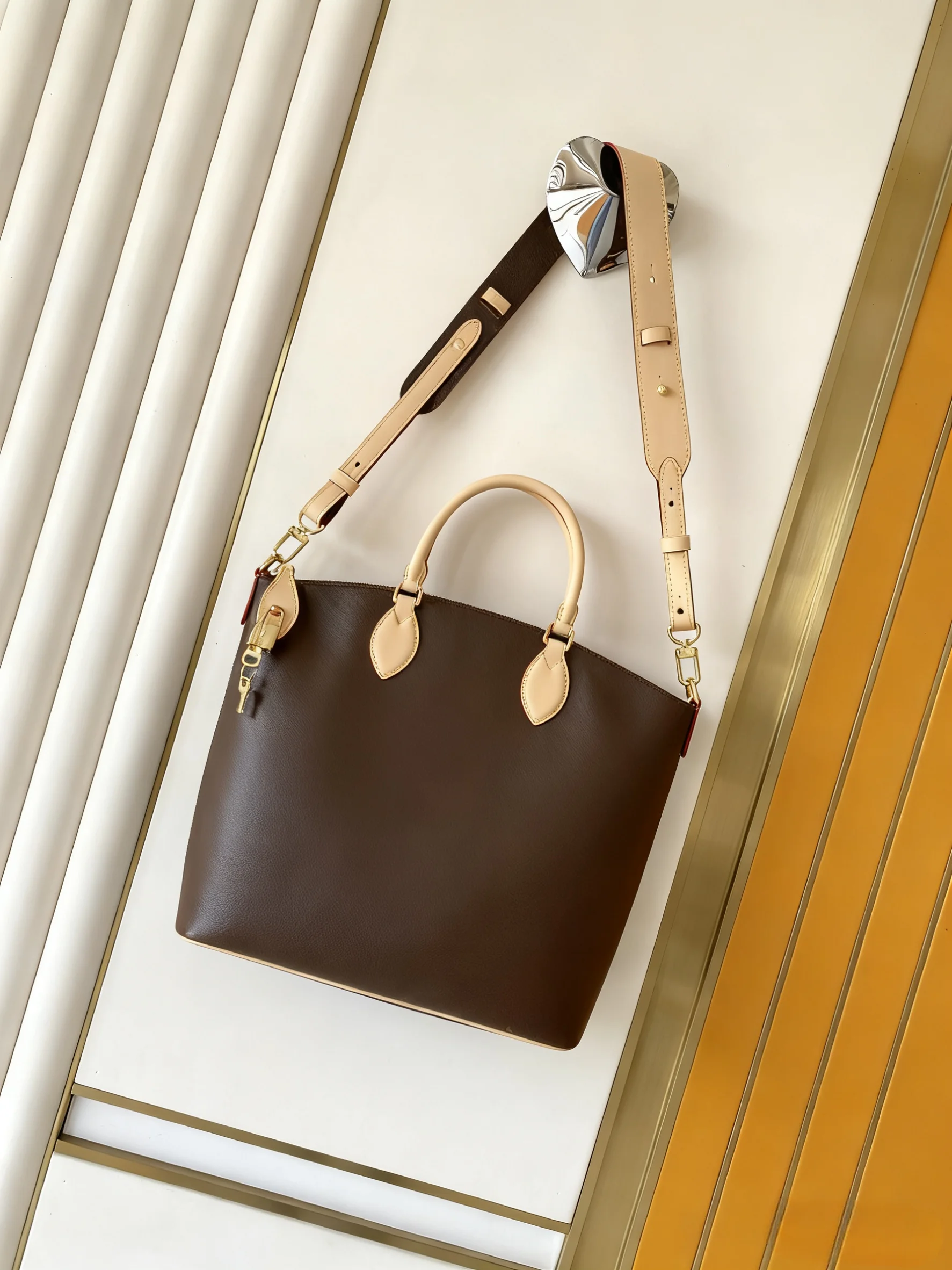 

2025 New SIZE: 36 OR 33CM real leather high quality Fashionable Versatile bags Portable can be carried on the shoulder no boxes